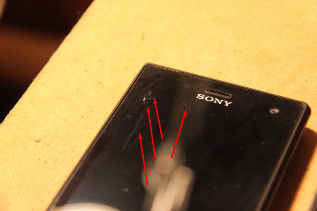 Sony Xperia acro S царапины на дисплее